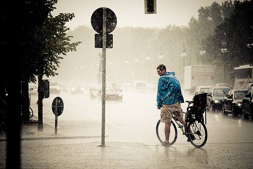 blue-bike-rain-pensiero