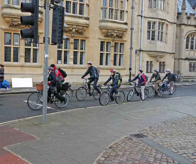cyclists-lights-broad