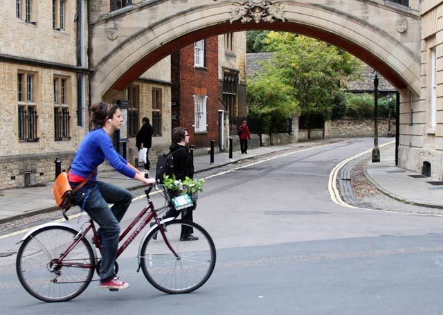 bridge-of-sighs-cyclist