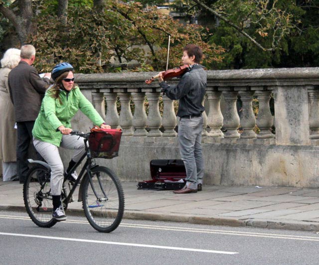 cyclist-violin
