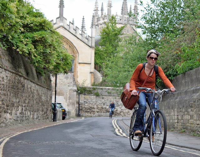 queens-lane-green-cyclist