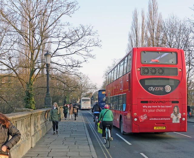 bus-cyclist-behind