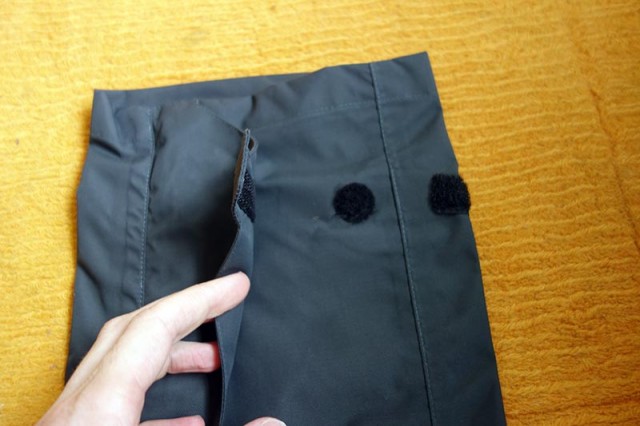 waterproof-trousers-fixing